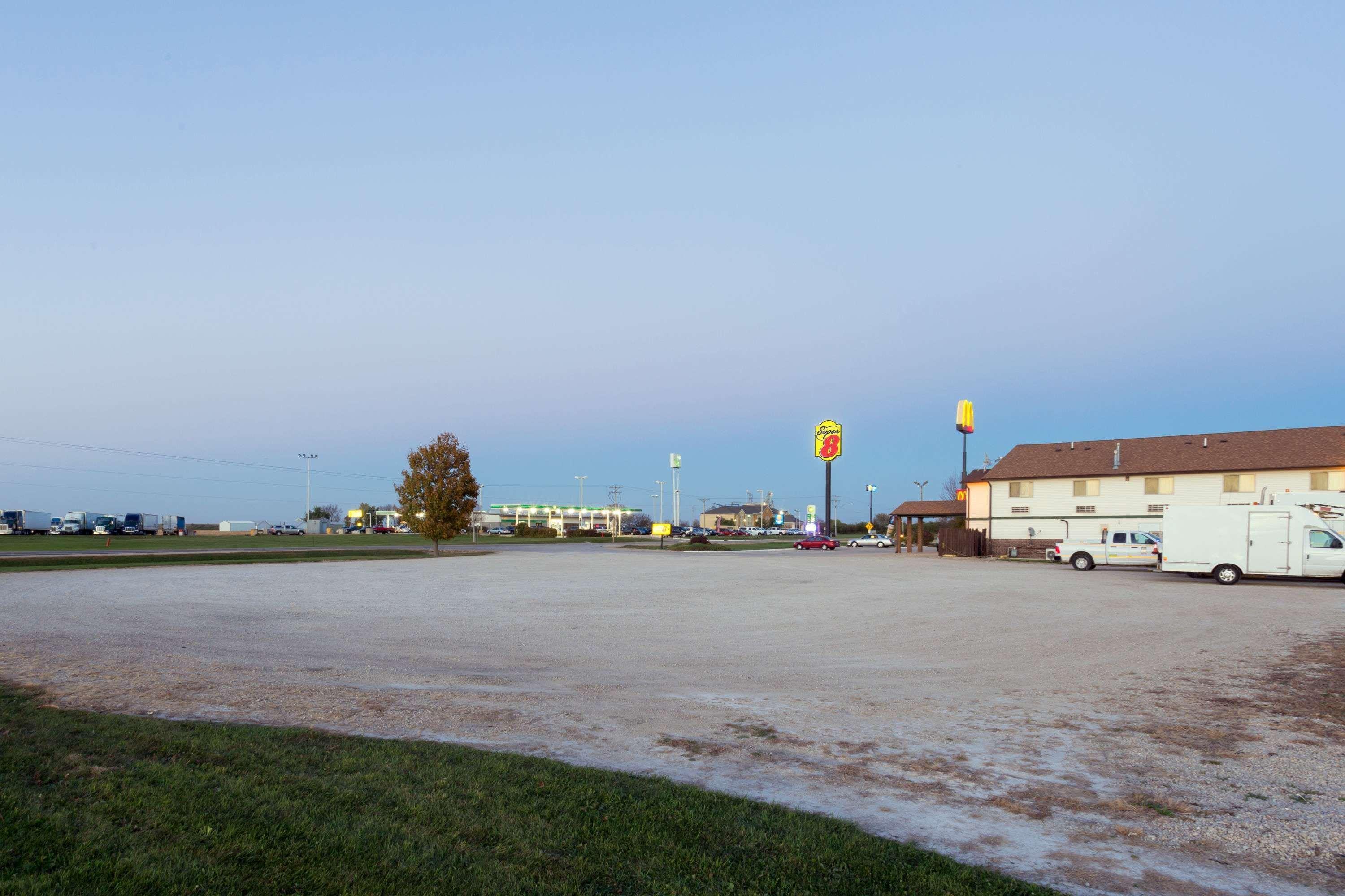 Super 8 By Wyndham Mendota I-39 Ξενοδοχείο Εξωτερικό φωτογραφία