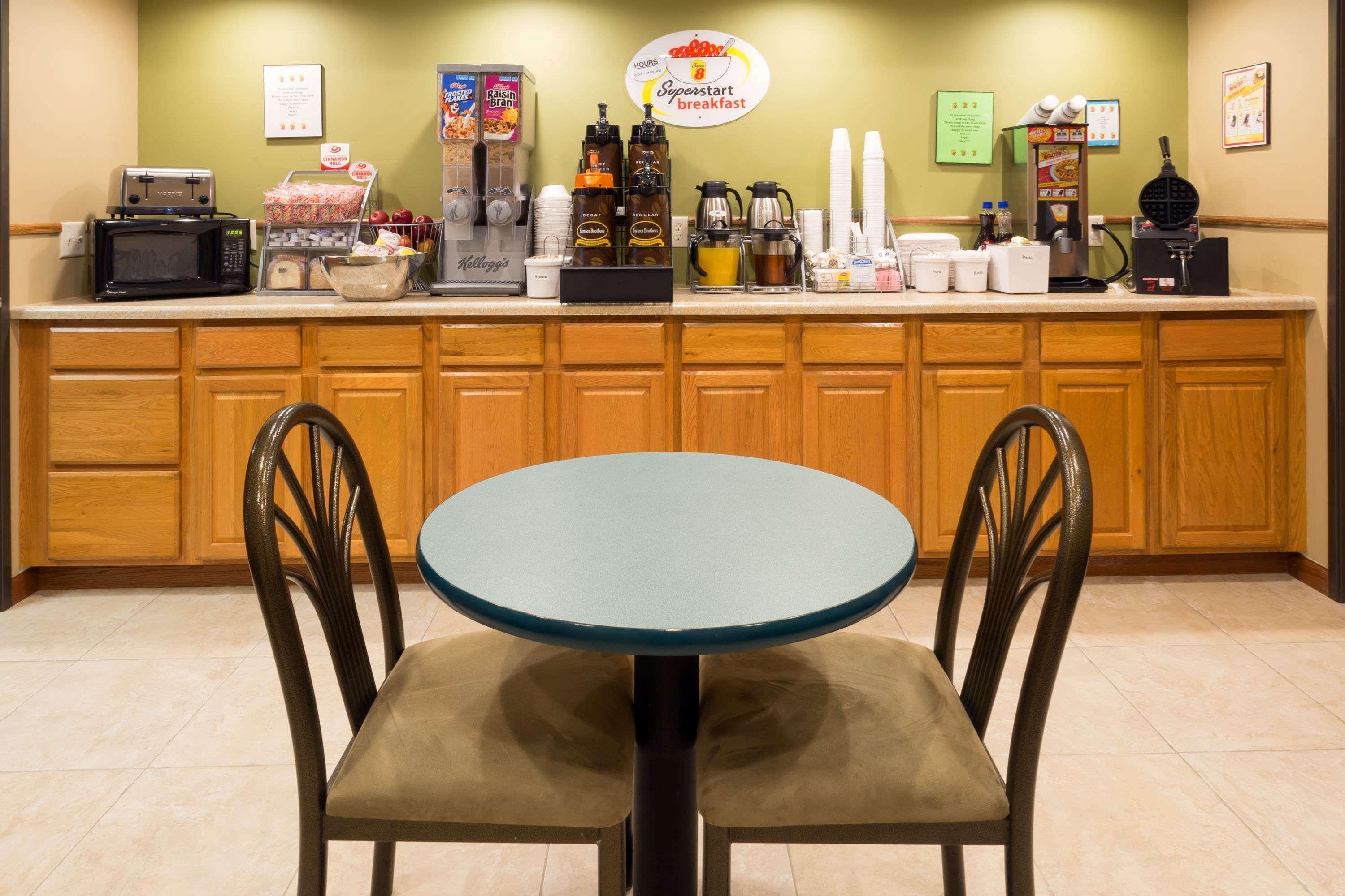Super 8 By Wyndham Mendota I-39 Ξενοδοχείο Εξωτερικό φωτογραφία