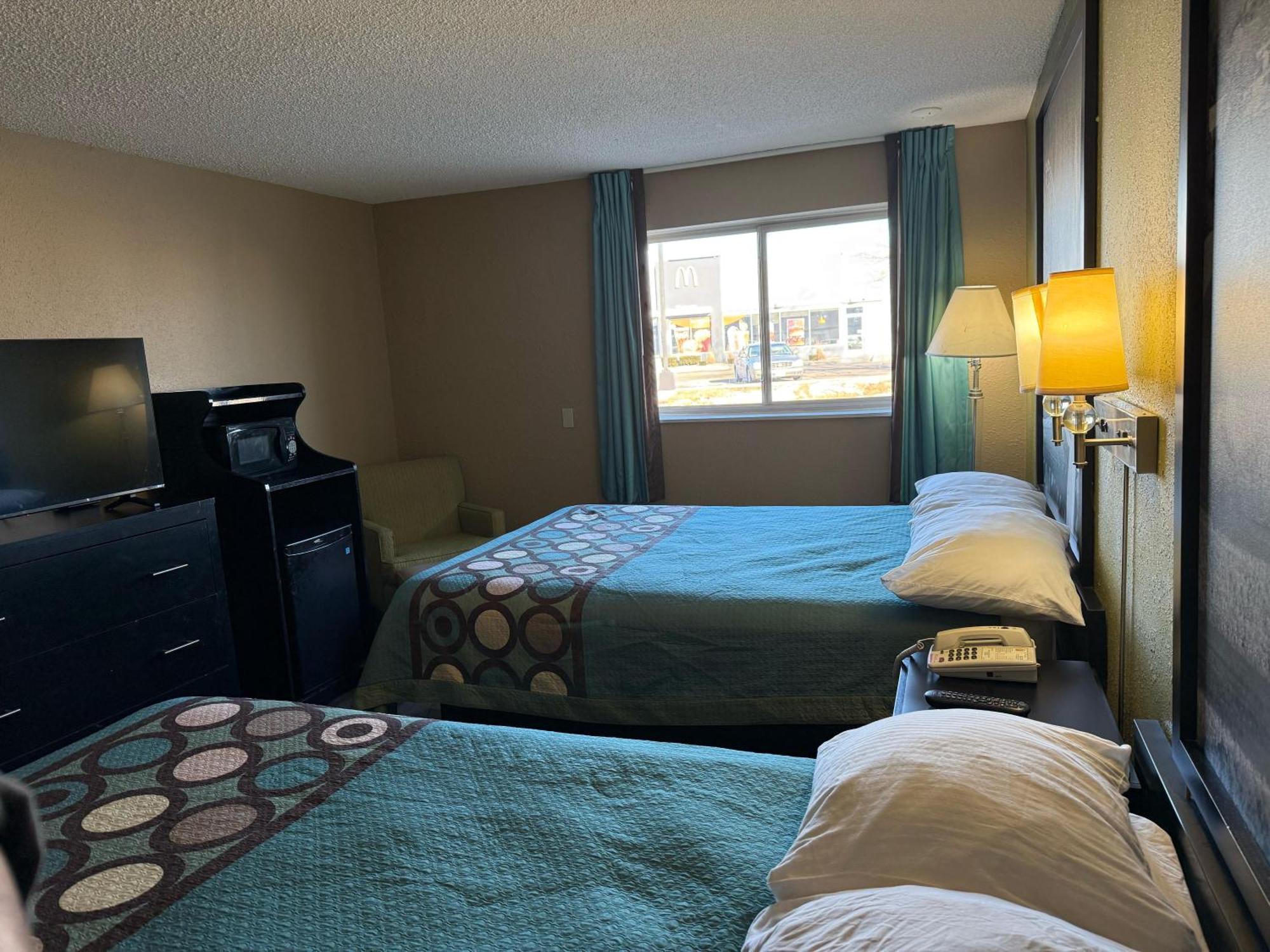 Super 8 By Wyndham Mendota I-39 Ξενοδοχείο Εξωτερικό φωτογραφία