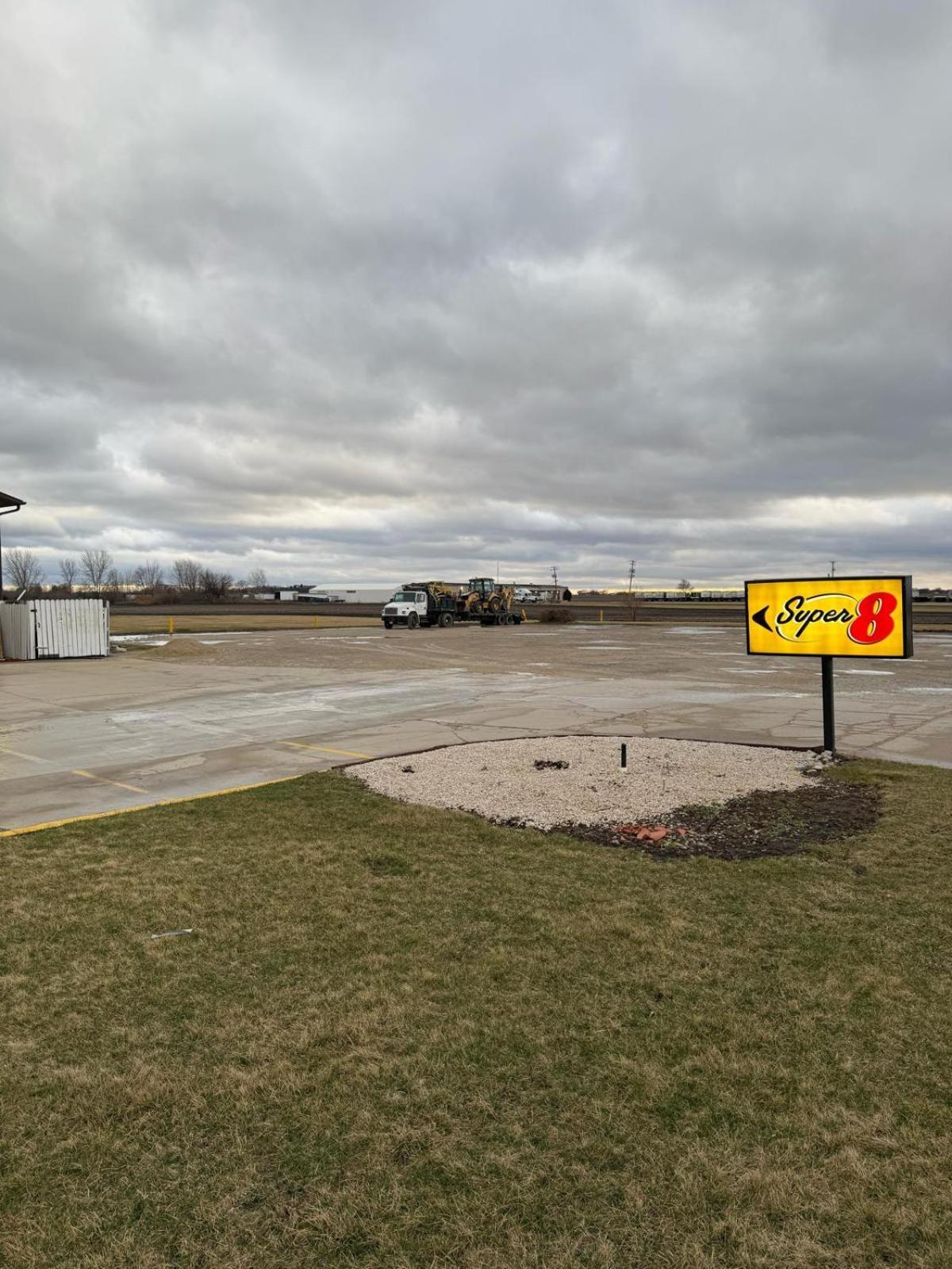 Super 8 By Wyndham Mendota I-39 Ξενοδοχείο Εξωτερικό φωτογραφία